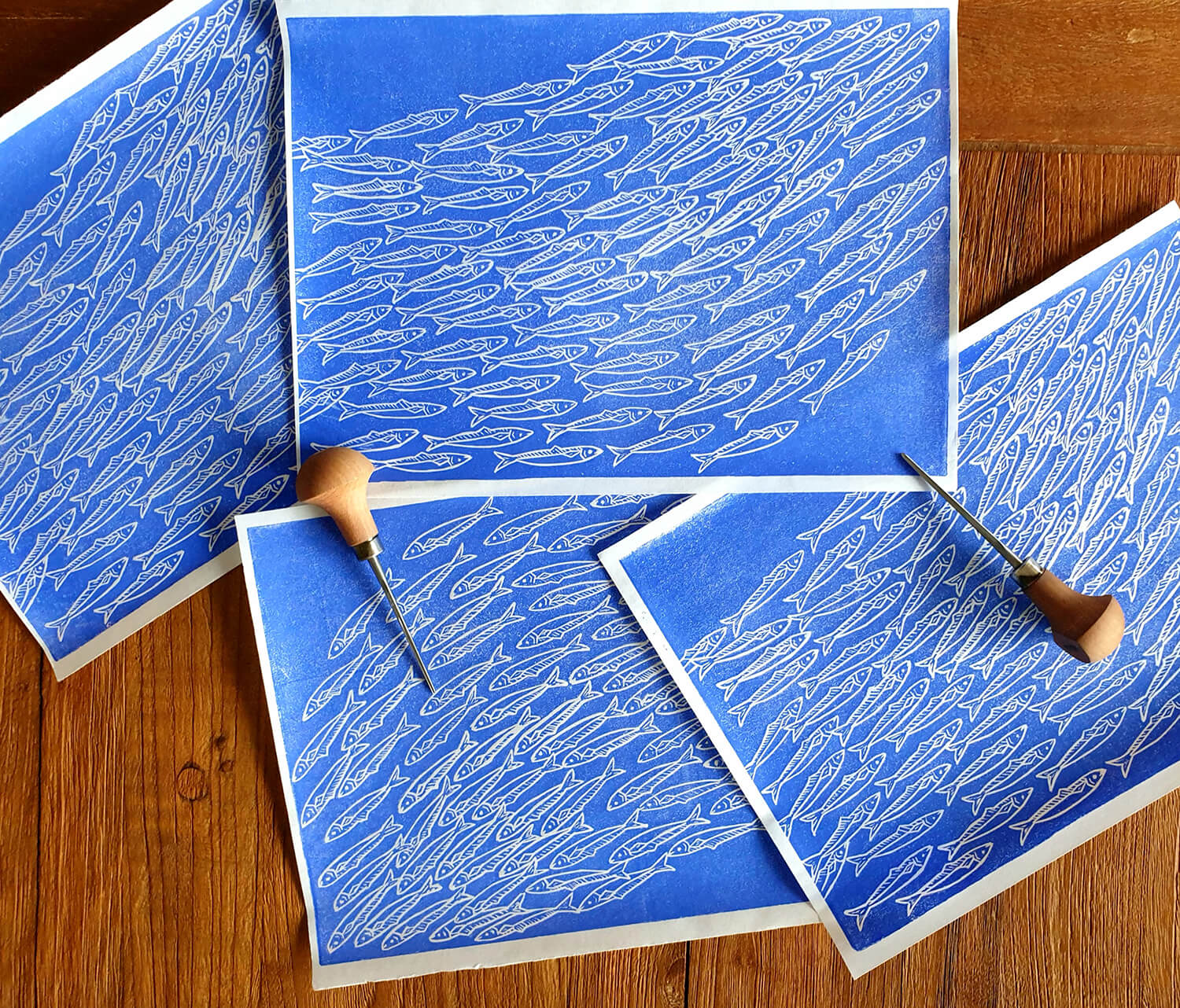 Einige Drucke mit Linolmesser: Sardinenschwarm Linoldruck/Kunstdruck mit Fischen/Sardinen Meeresbild Motiv