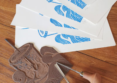 Druckprozess, Schnitzwerkzeug, Linolplatte: 3 Sardinas Serie aus 3 Motiven im Linoldruck/Kunstdruck mit Fischen/Sardinen