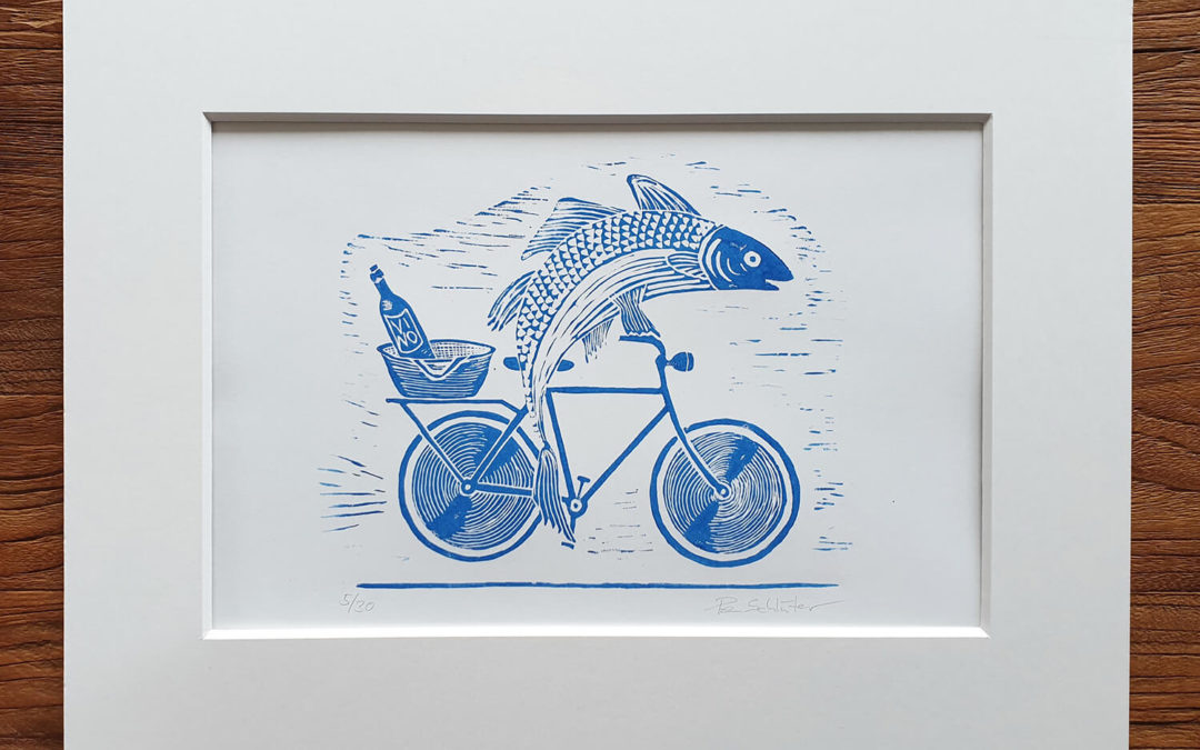 Fisch mit Fahrrad und Wein / Linoldruck (blau)