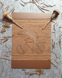 Linolplatte: Fisch mit Fahrrad und Wein für Linoldruck/Kunstdruck