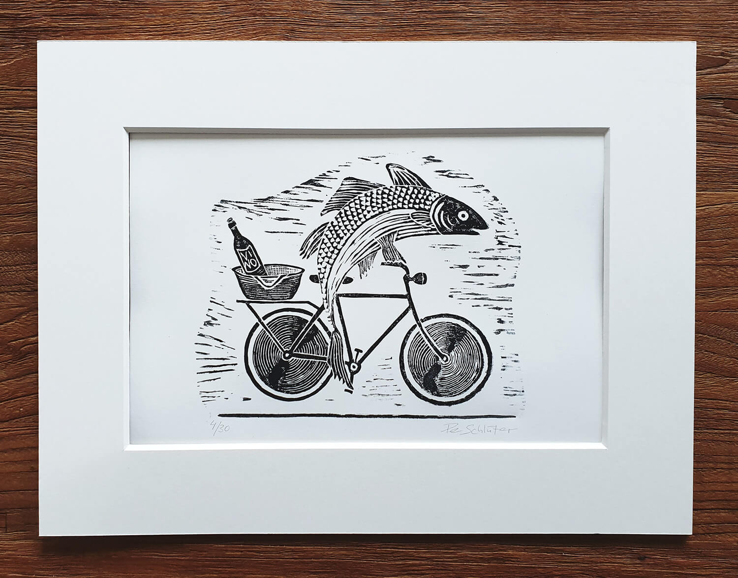 Fertiger Linoldruck/Kunstdruck: Fisch mit Fahrrad und Wein (schwarz))